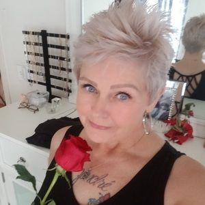 Meet your Posher, Joni